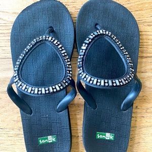 Sanuk Sandals Flip Flops Black Rhinestone Embellished sz 7-8